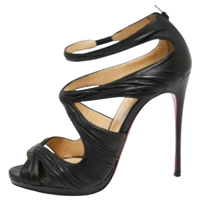 Christian Louboutin Sandales Kashou en cuir plissé noir Taille 38 en vente