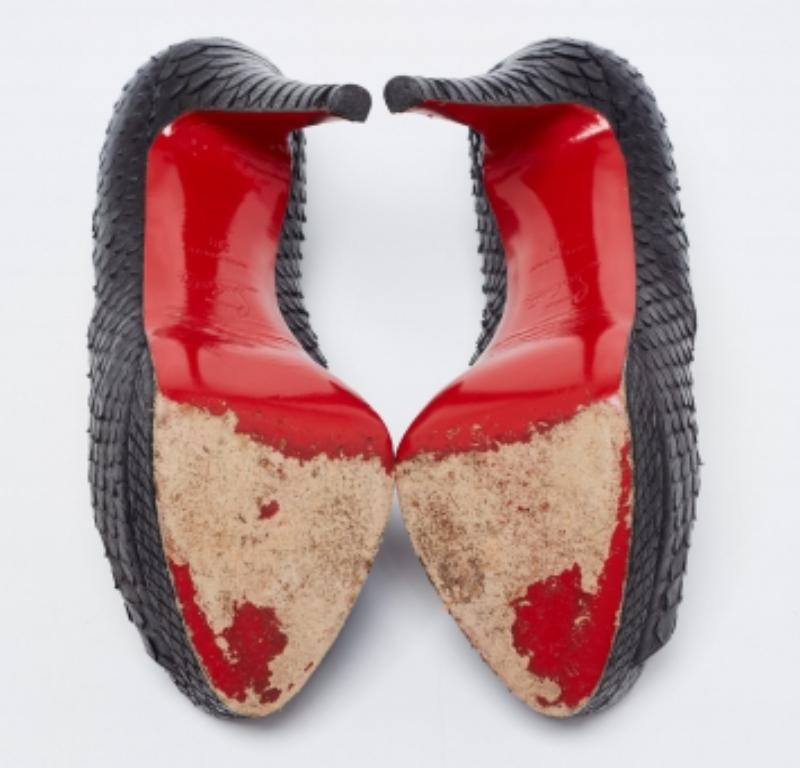 Donna Christian Louboutin - Pitone nero Altadama - Pompe con piattaforma Peep-Toe Taglia 38 in vendita