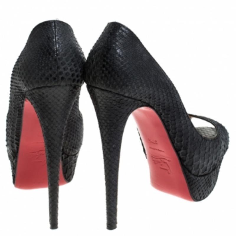 Christian Louboutin Schwarz Python Leder Lady Peep Toe Plateau Pumps Größe 37.5 im Zustand „Gut“ im Angebot in Dubai, Al Qouz 2