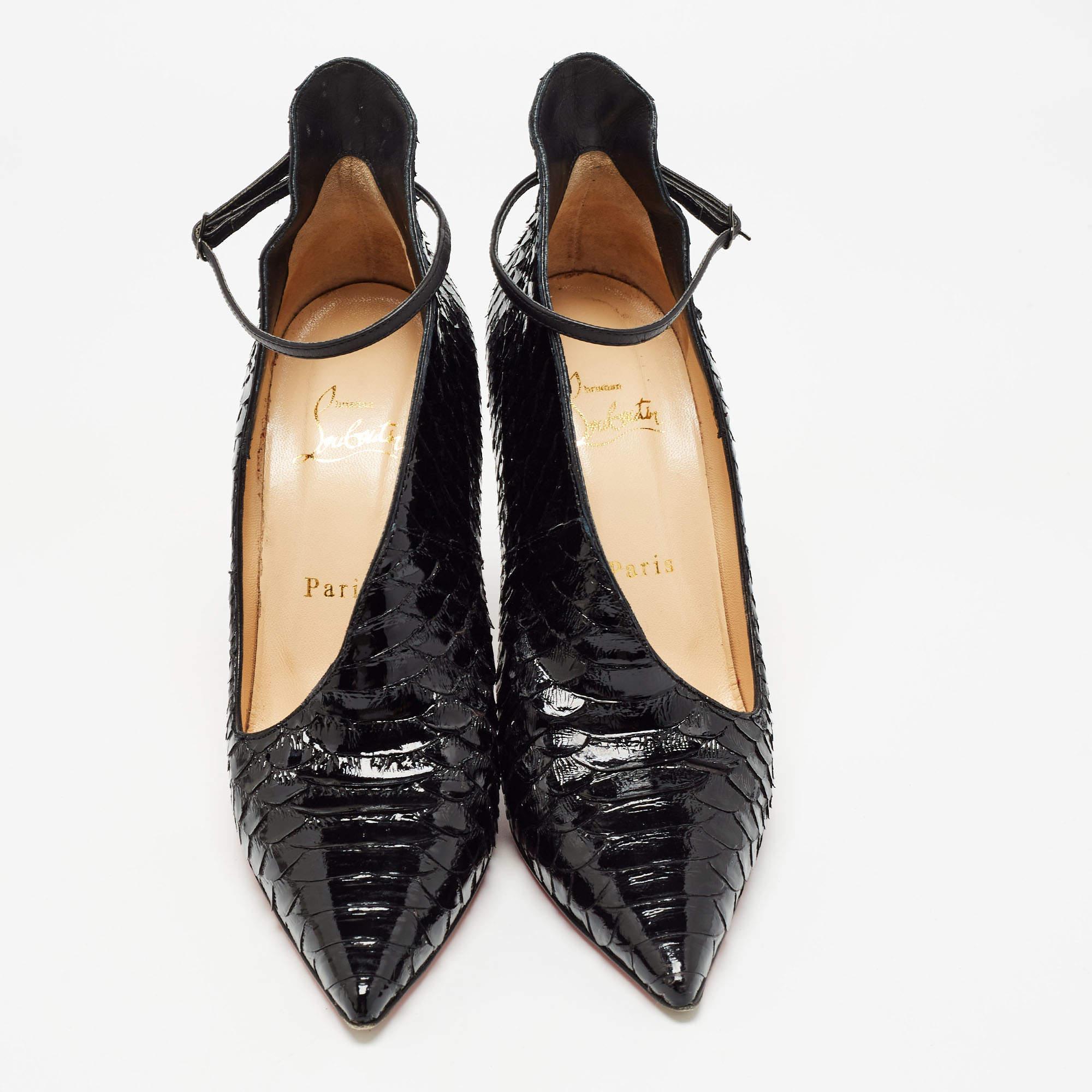 Ces authentiques escarpins Christian Louboutin complètent votre tenue bien assortie. Intemporelles et élégantes, elles bénéficient d'une construction étonnante pour une qualité durable et une tenue confortable.

