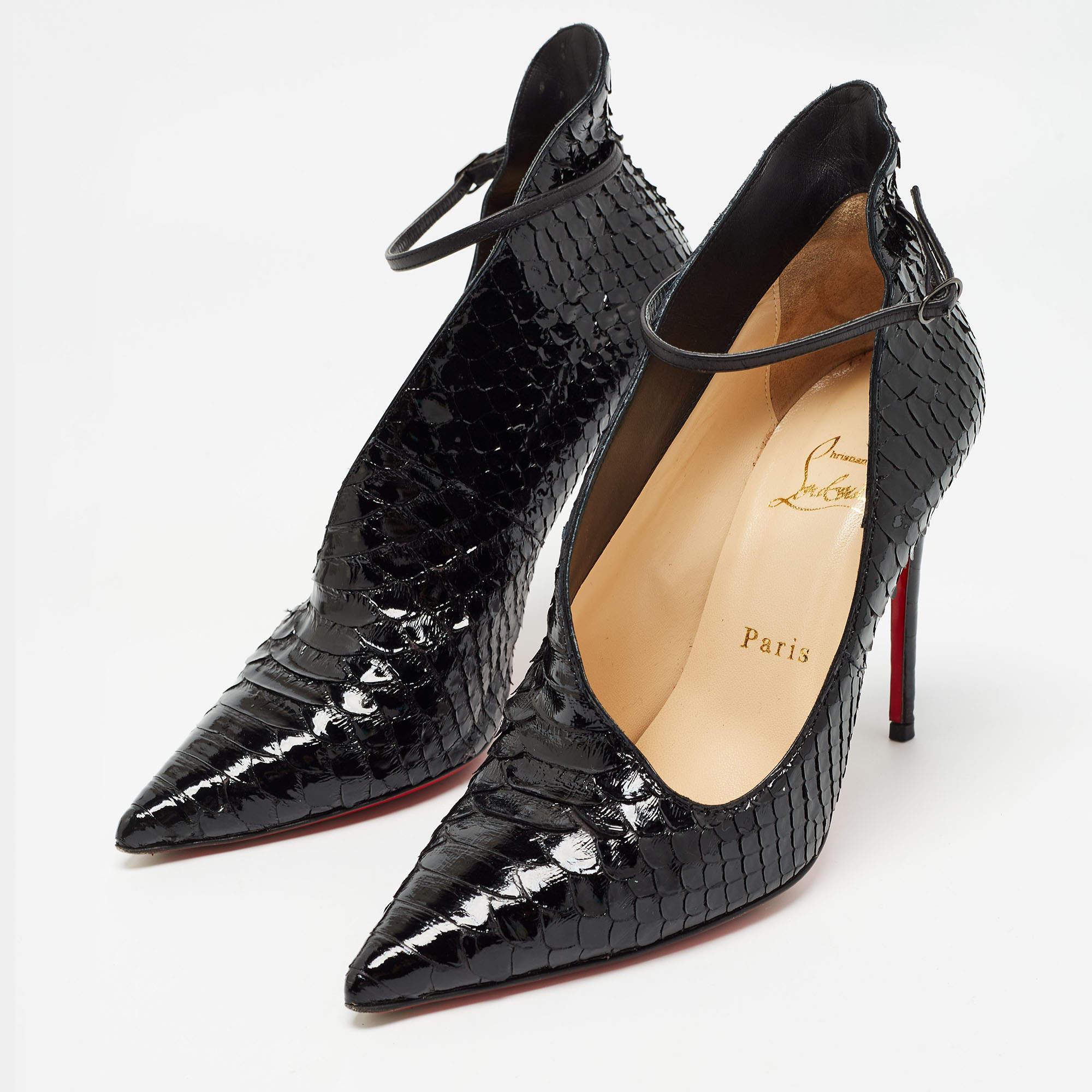 Noir Christian Louboutin Escarpins Vampydoly en cuir python noir Taille 36.5 en vente