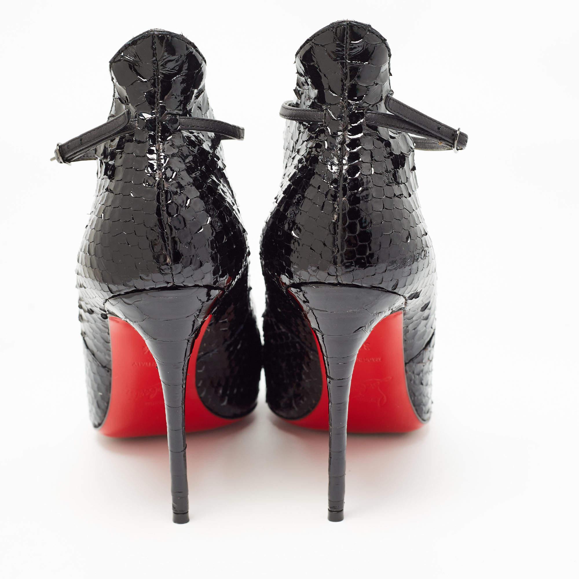 Christian Louboutin Escarpins Vampydoly en cuir python noir Taille 36.5 Bon état - En vente à Dubai, Al Qouz 2