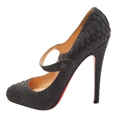Christian Louboutin Bombas Mary Jane de pitón negro Talla 38.5