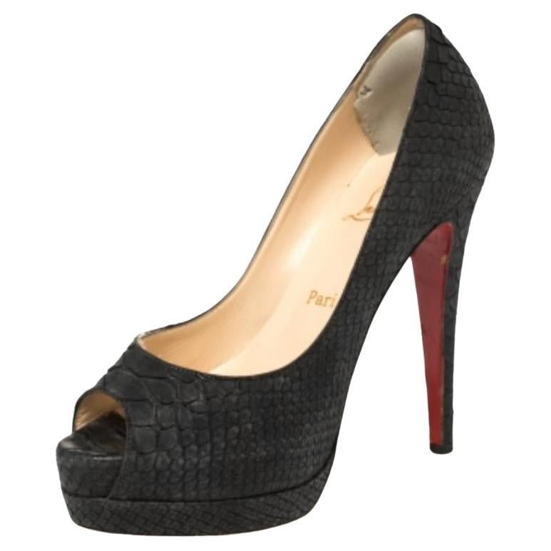 This pair of black Christian Louboutin pumps is a timeless classic. Crafted from python leather, these Very Prive pumps are ideal for all occasions. They feature peep toes, platforms, and 12.5 cm heels. NOTE: AVAILABLE FOR UAE CUSTOMERS ONLY