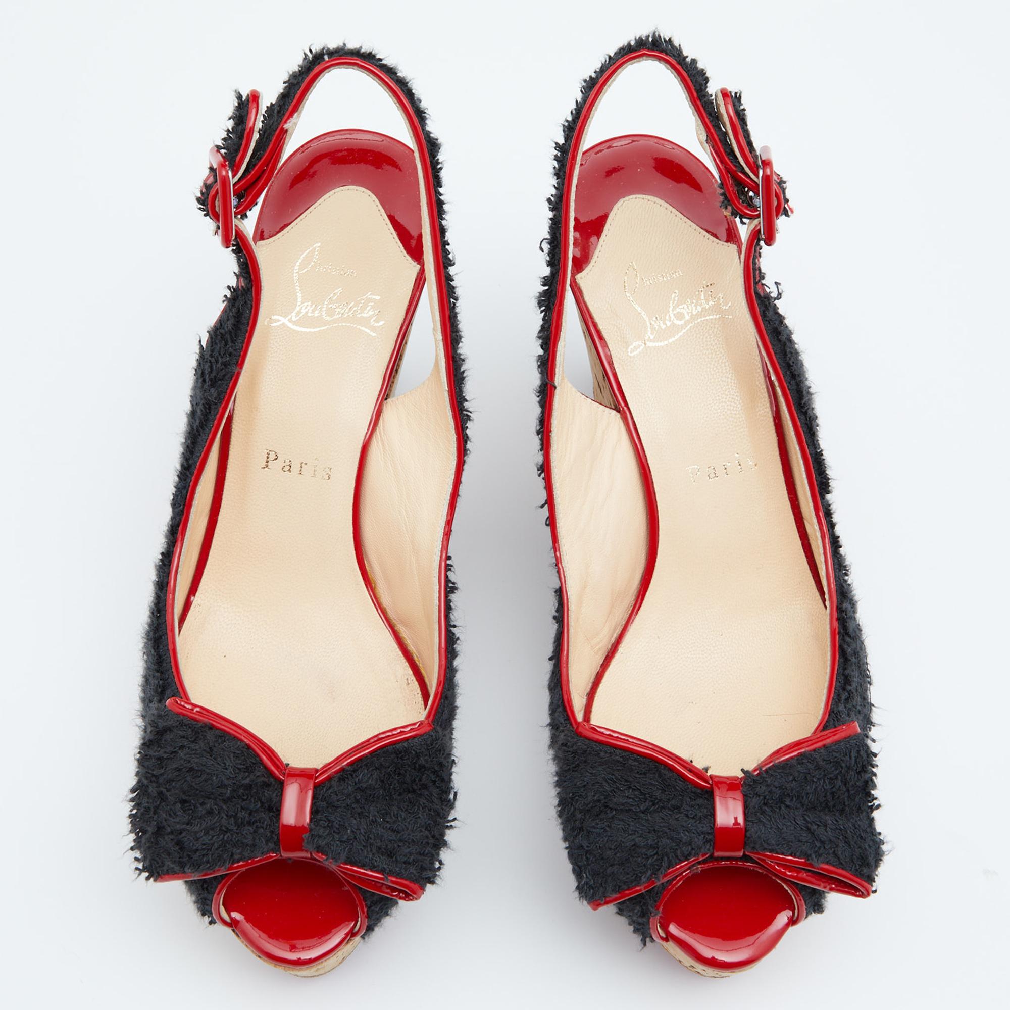 The bow detailing on the peep toes lends these Christian Louboutin sandals an elevated appeal. Constructed from fabric with patent leather trims, the pair flaunts ankle buckle closure, silver-tone hardware, and a leather insole. The