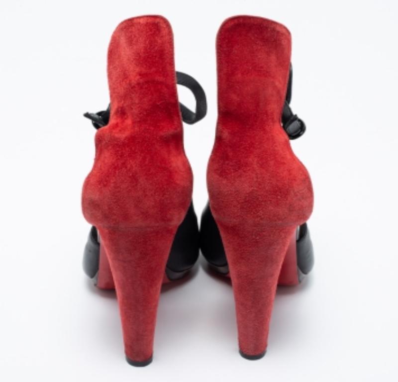 Christian Louboutin Black/Red Suede Leather Barabara Cutout Ankle Boots Size 40 In Good Condition For Sale In Dubai, Al Qouz 2