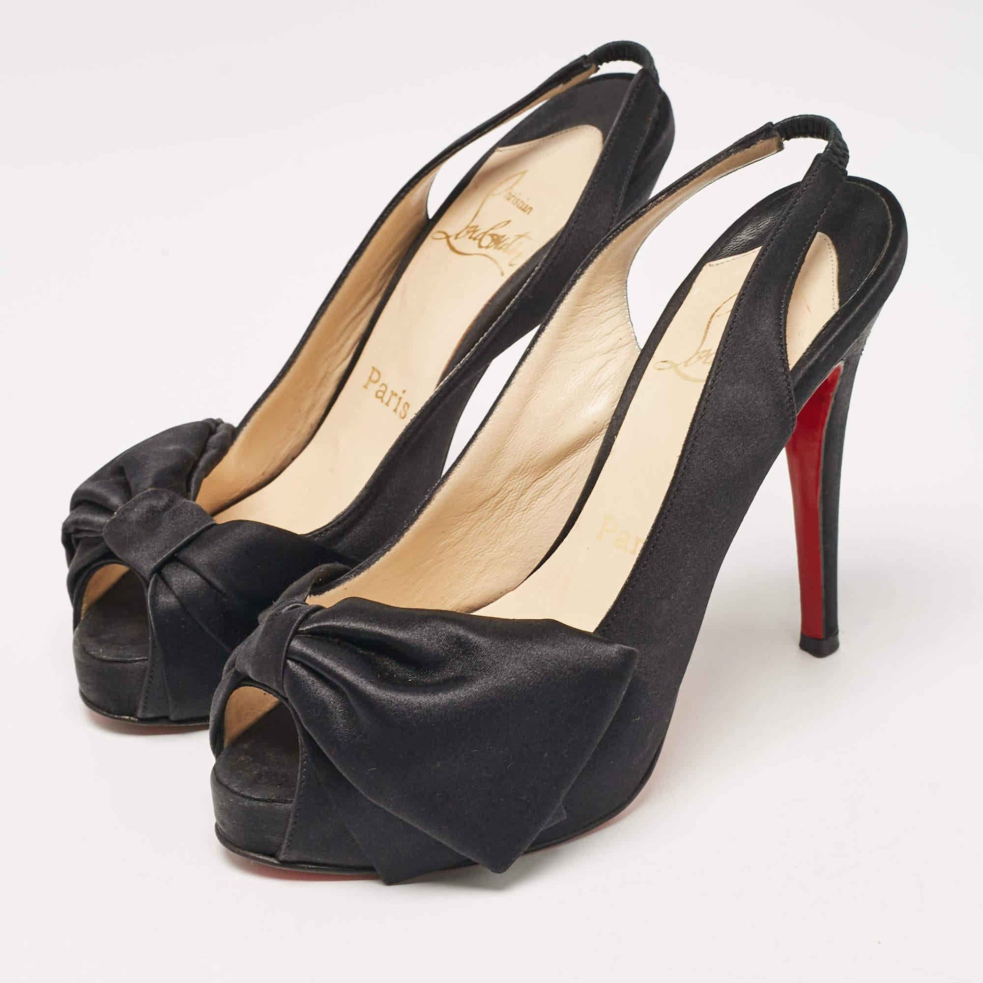 Fate una dichiarazione di stile chic con queste décolleté di design. Presentano tacchi robusti e suole resistenti.  perfetto per le tue uscite alla moda