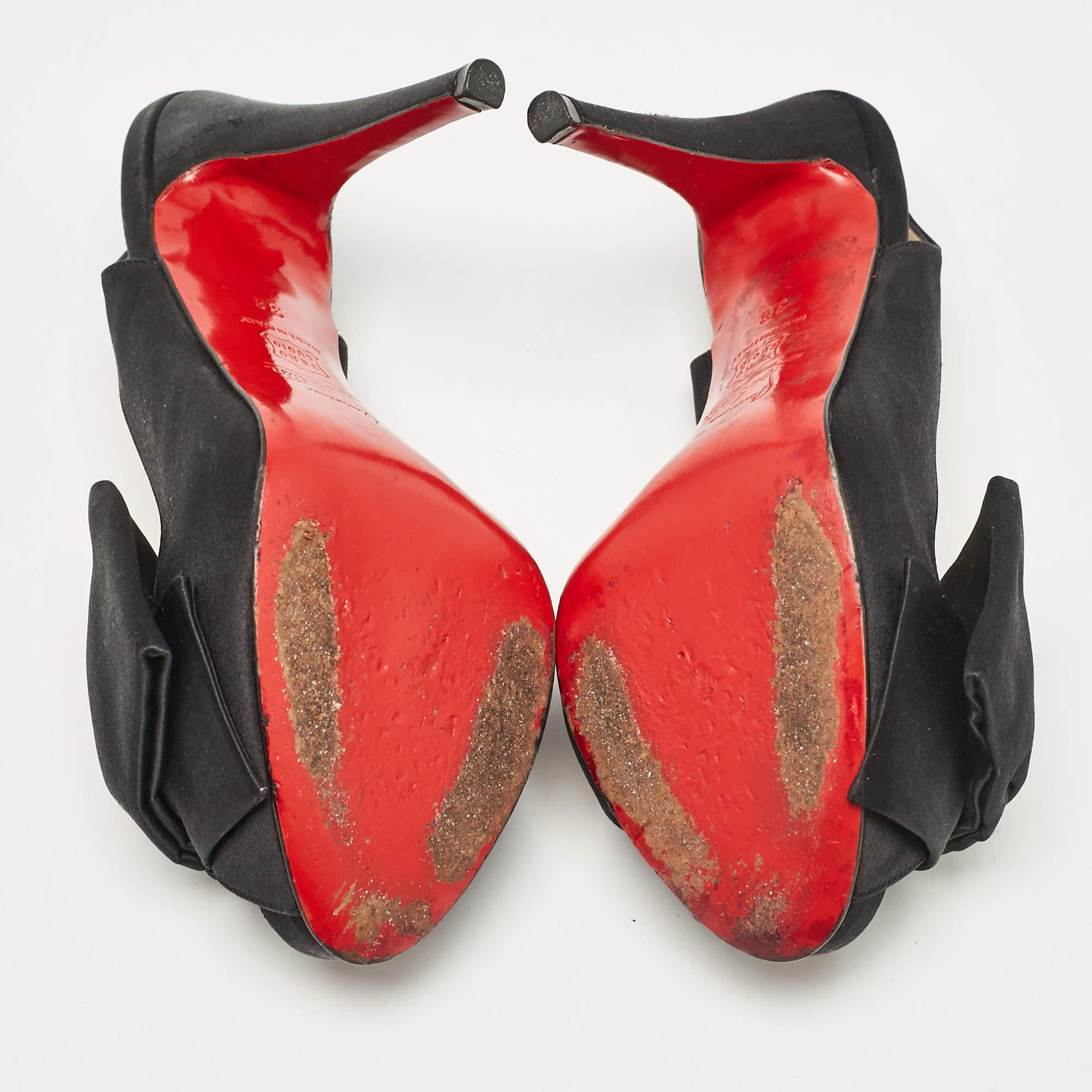 Christian Louboutin - Décolleté con fiocco in raso nero Taglia 36 in vendita 1