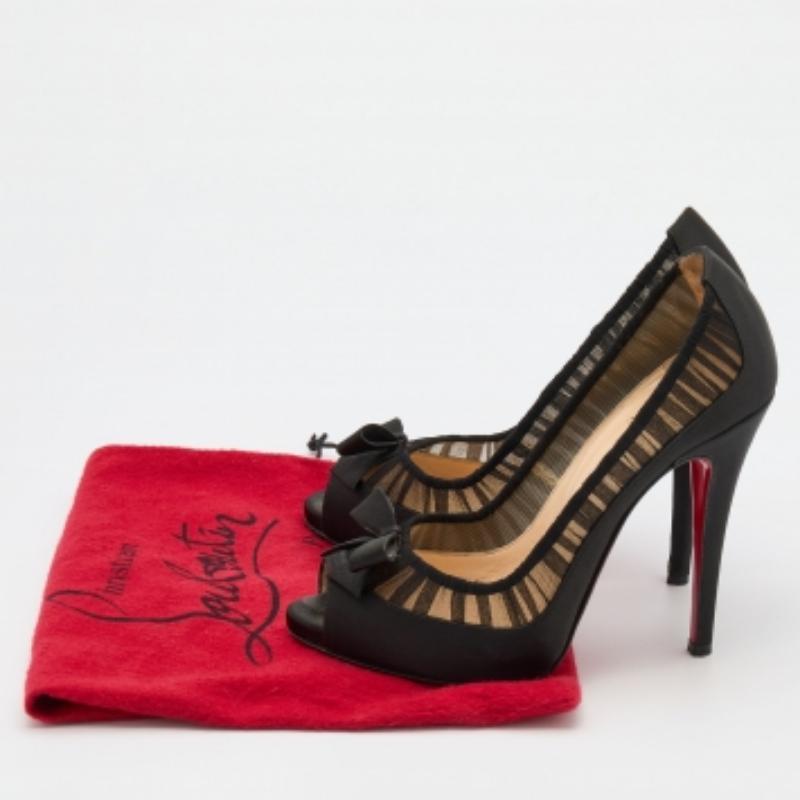 Christian Louboutin Negro Satén y Tela Angelique Bow Peep Toe Bombas Tamaño 36.5 en venta 1