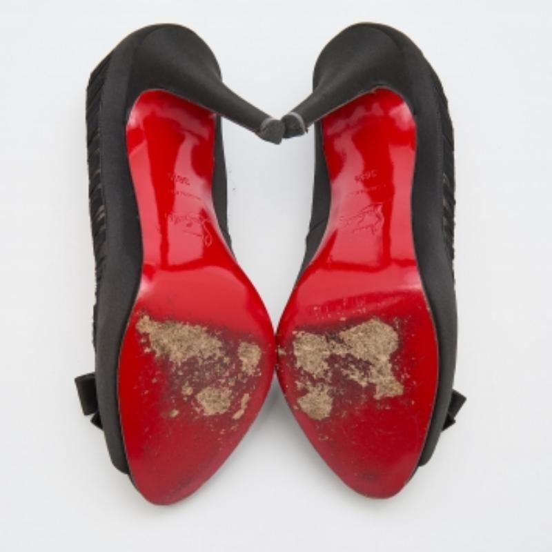 Christian Louboutin Negro Satén y Tela Angelique Bow Peep Toe Bombas Tamaño 36.5 en venta 5