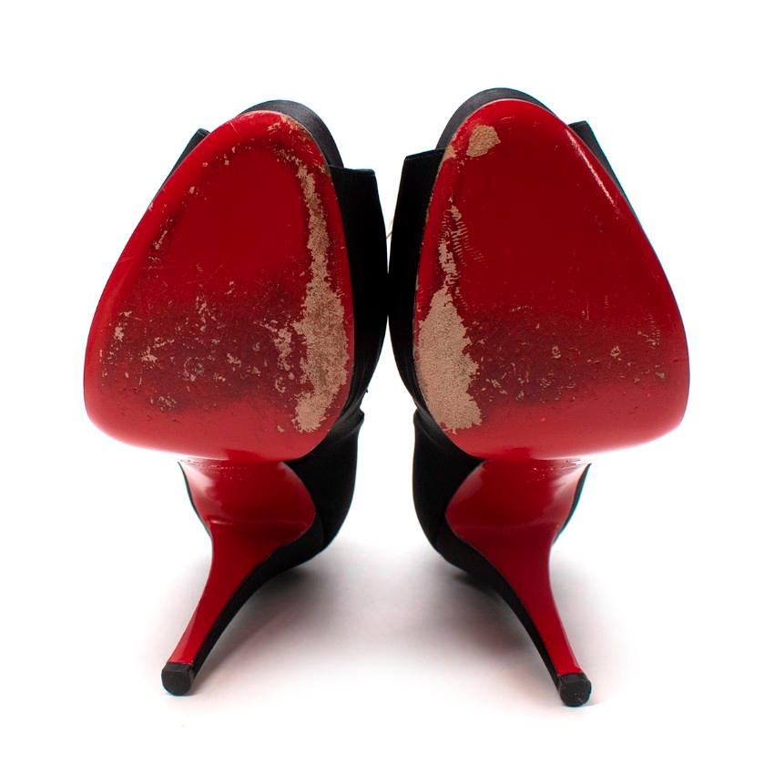 Christian Louboutin Black Satin Peep Toe Heeled Pumps - US 8.5 For Sale 1