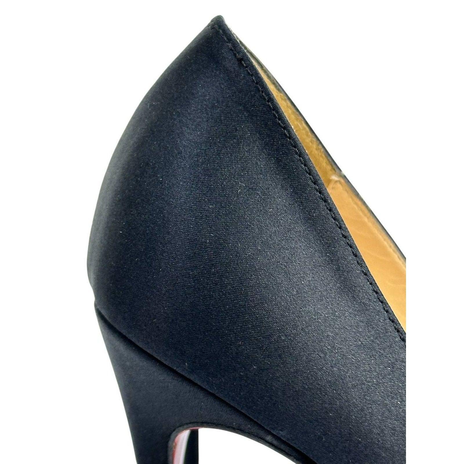 Christian Louboutin Pumps in raso nero con tacco a spillo Sz.38 In condizioni buone in vendita a Krakow, PL