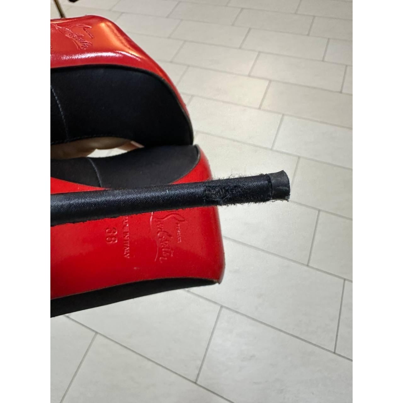 Christian Louboutin Pumps in raso nero con tacco a spillo Sz.38 in vendita 2