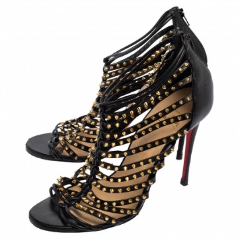 Noir Christian Louboutin - Sandales Millaclou en cuir cloutées noires, taille 37 en vente