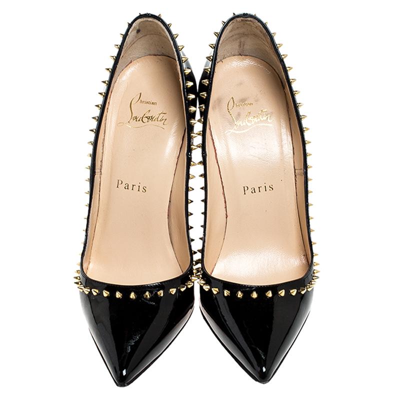 Always setting a benchmark, Christian Louboutin introduces another creation from its enormous collection. These Anjalina pumps look gorgeous with the spike embellishments in gold-tone. Crafted with patent leather, this pair has the signature