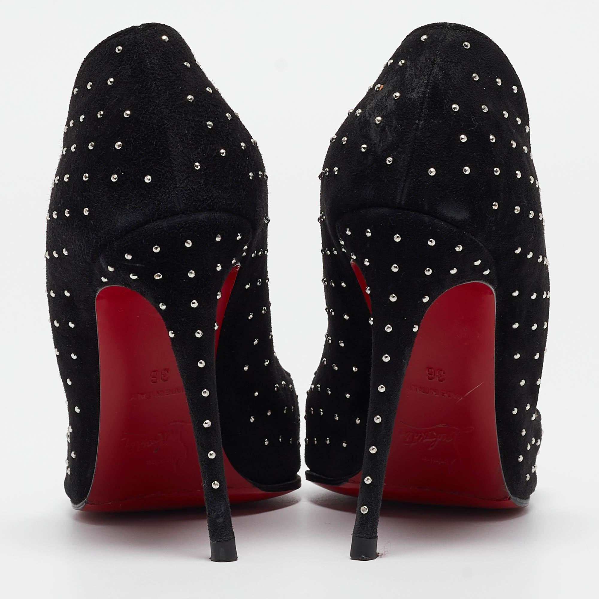Christian Louboutin Black Studded Suede Hot Chick Pumps Size 36 In Good Condition For Sale In Dubai, Al Qouz 2
