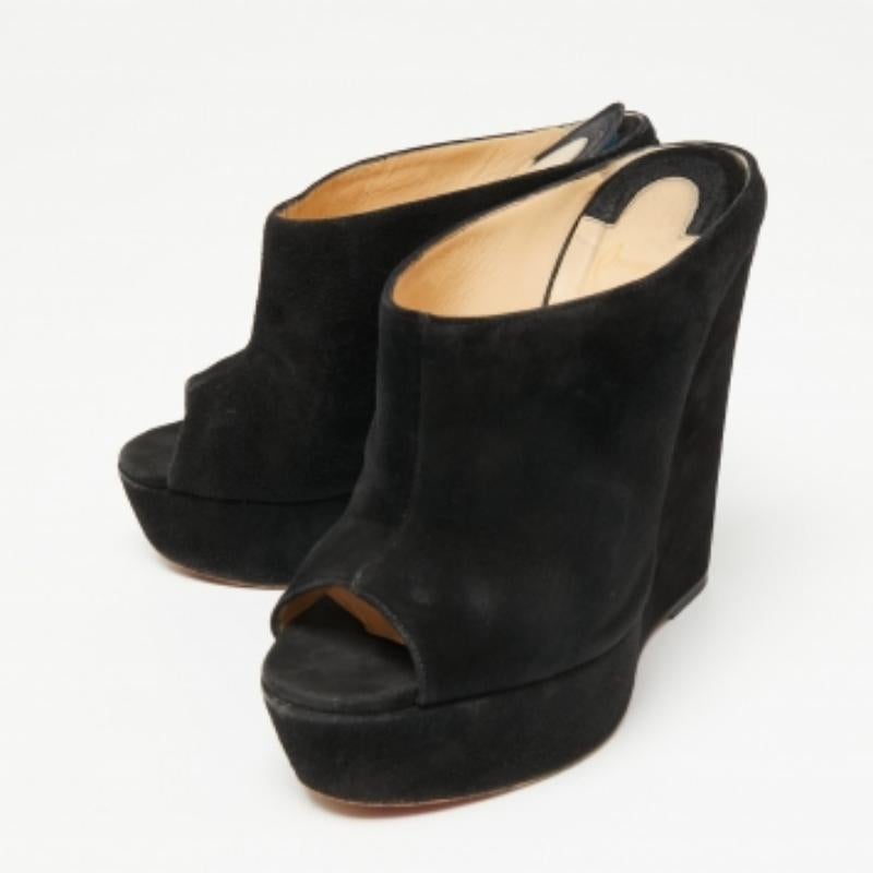 Christian Louboutin Sandali con zeppa in camoscio nero Affiche Peep-Toe Taglia 36 in vendita 3