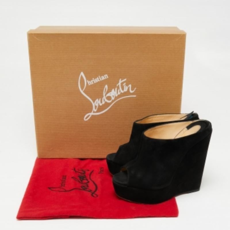 Christian Louboutin Sandali con zeppa in camoscio nero Affiche Peep-Toe Taglia 36 in vendita 4