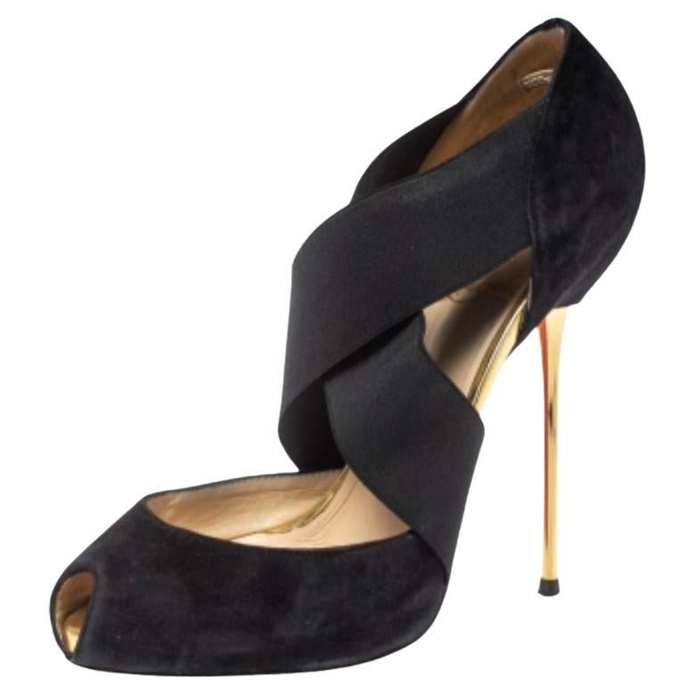 Dazzle the crowds and make a statement like never before in these gorgeous sandals from Christian Louboutin! The black sandals have been crafted from suede into a peep-toe style. They are fabulously detailed with cross elastic ankle straps and come