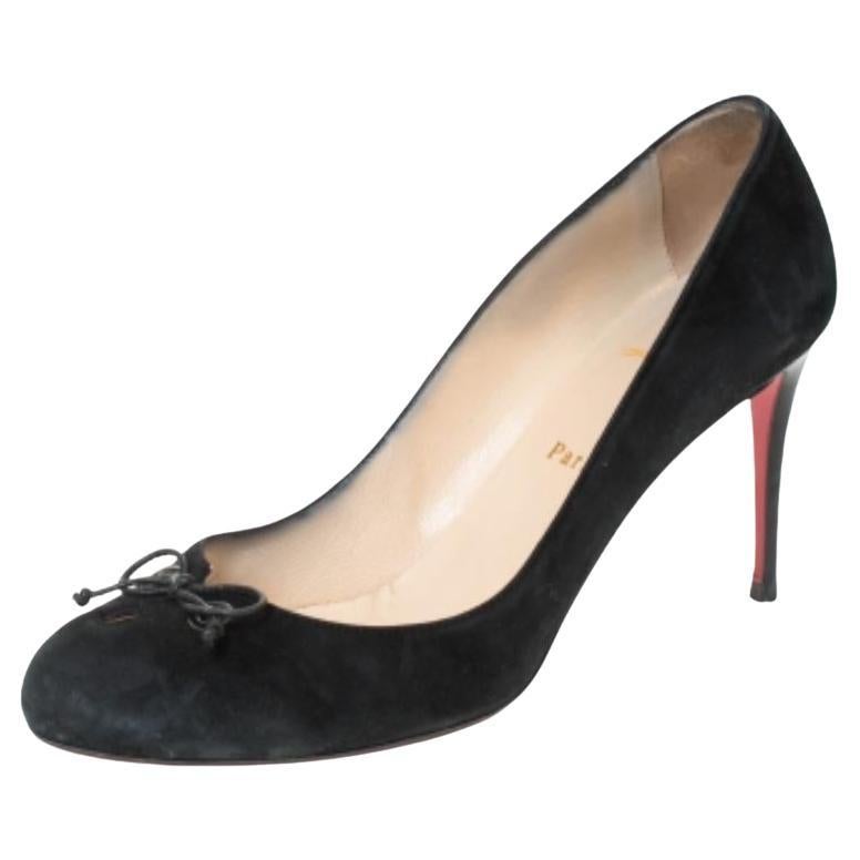 Christian Louboutin escarpins noirs en daim et cuir avec nœud papillon, taille 40 en vente