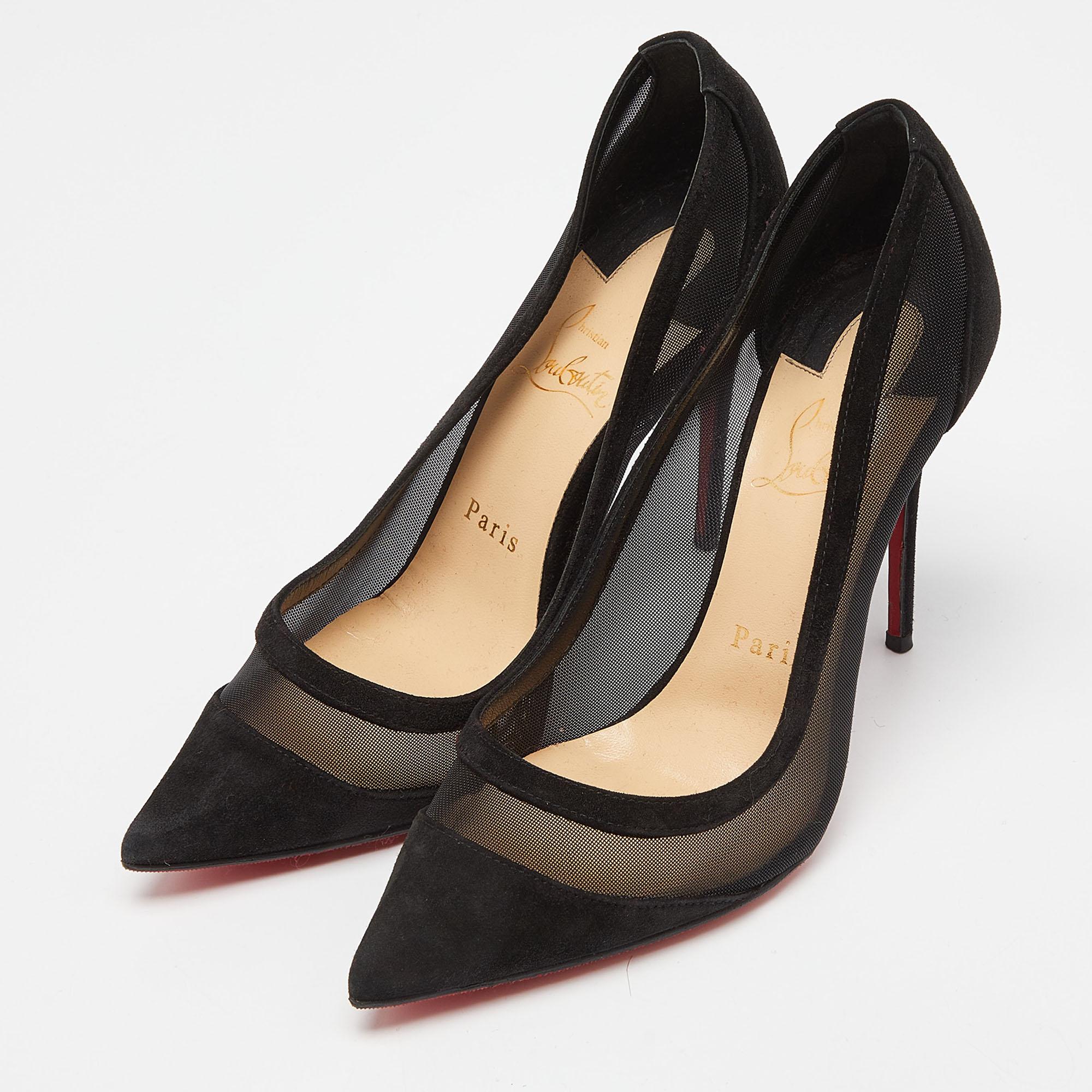 Zeigen Sie einen eleganten Stil mit diesem Paar Pumps. Diese eleganten Schuhe sind aus hochwertigen Materialien gefertigt. Sie sind auf robusten Sohlen und schlanken Absätzen aufgebaut.