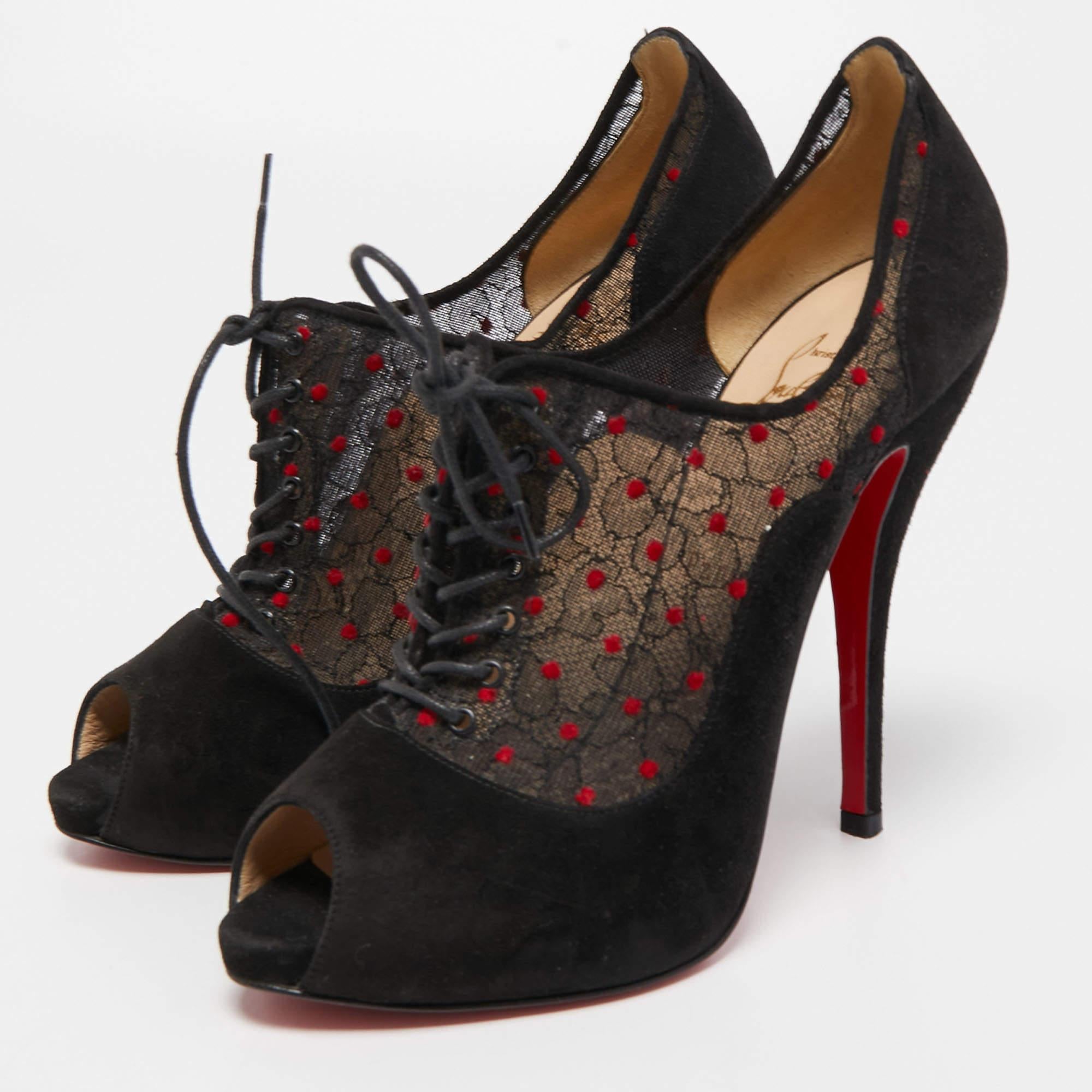 Disfruta de los días más fashion con estos elegantes botines. De diseño y fabricación modernos, están pensados para que te sientas cómoda y elegante
