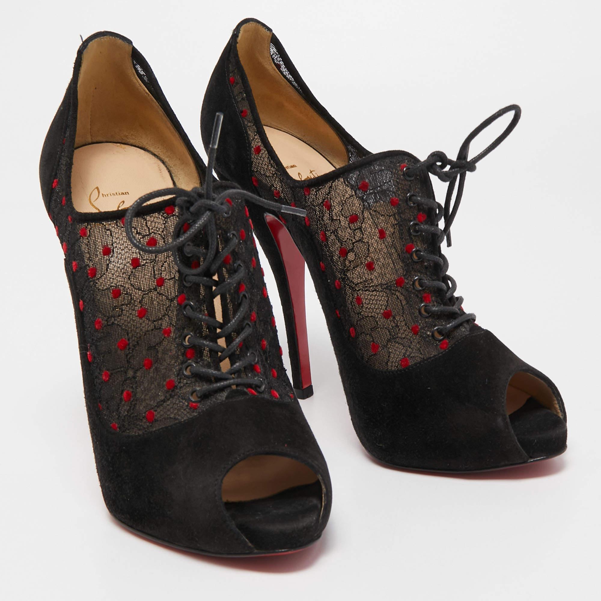 Christian Louboutin Botines de ante negro y malla con puntera abierta Talla 38.5 en Bueno Estado en Dubai, Al Qouz 2