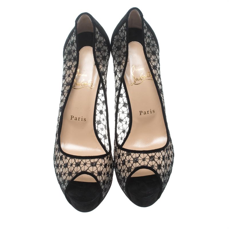 Radiating elegance and true feminine grace, these Very Lace Dentelle pumps from Christian Louboutin will make your heart skip a beat! The black beauties are crafted from suede and mesh and feature a peep-toe silhouette. They come equipped with