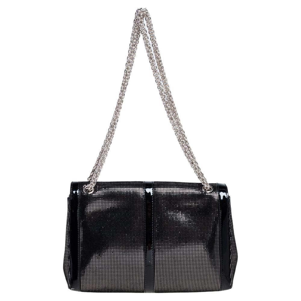 Made from patent leather & suede, this Sweet Charity bag is a glamorous accessory. With this chic bag from Christian Louboutin, carrying your essentials need not be mundane anymore. A classic black shade and the signature bow detail characterize