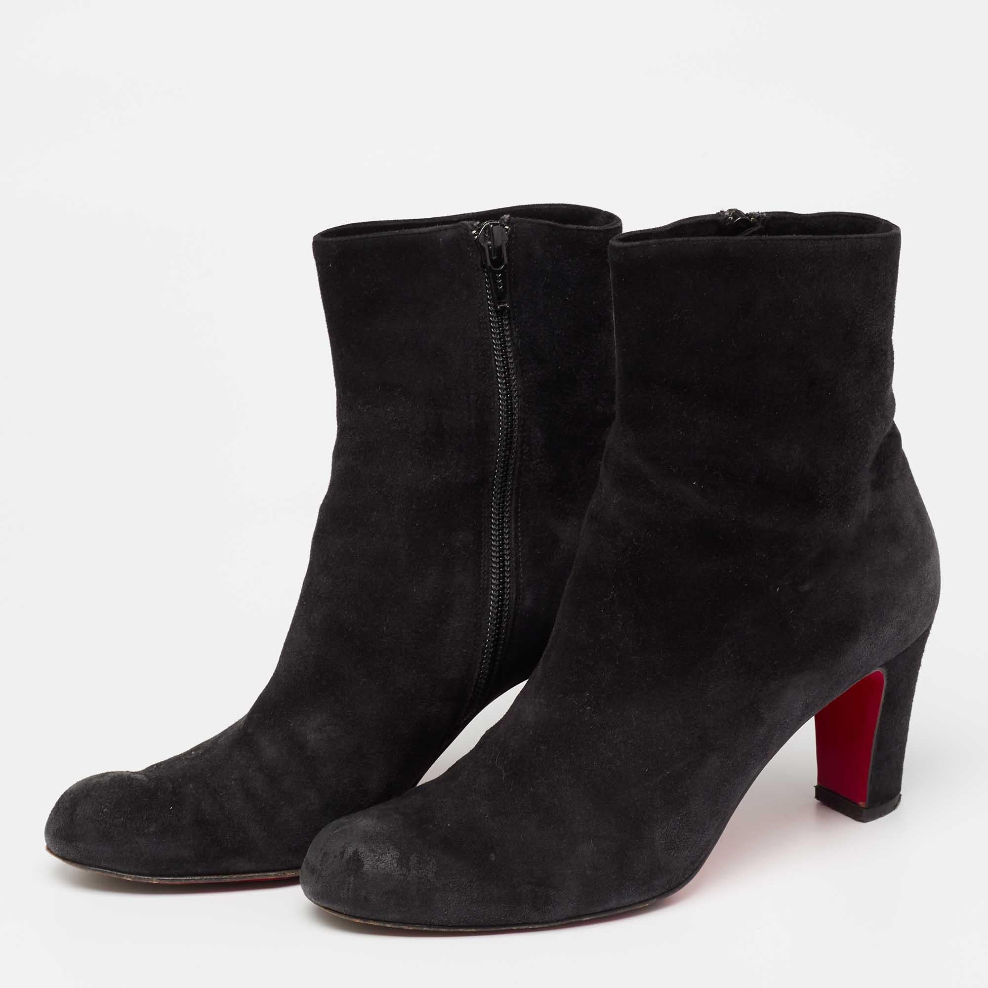 Stunningly designed, one can instantly fall in love with these ankle boots from Christian Louboutin! Painstakingly crafted into a smart silhouette, these boots are on-point with style. They come with comfortable insoles and durable outsoles. These