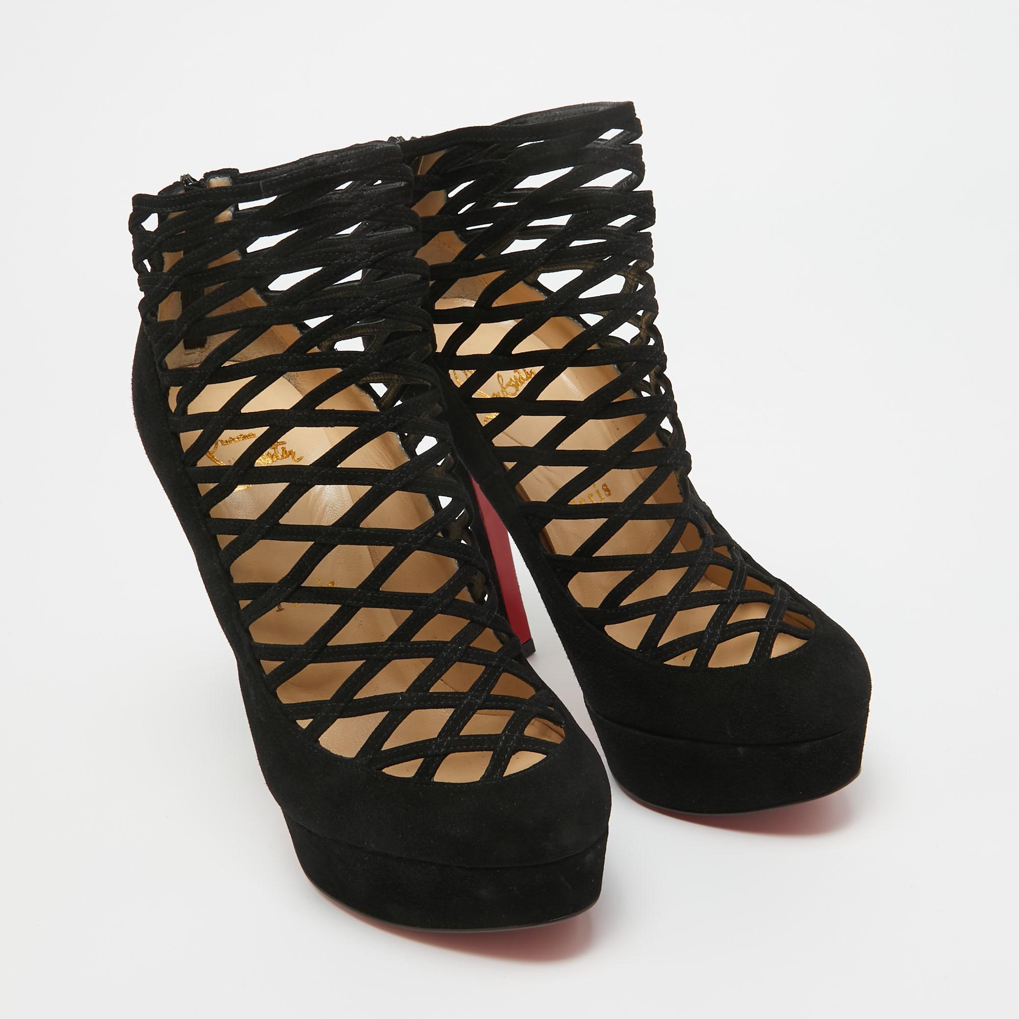 Christian Louboutin Berlinissimo Ankle Boots en daim noir Taille 36.5 Bon état - En vente à Dubai, Al Qouz 2