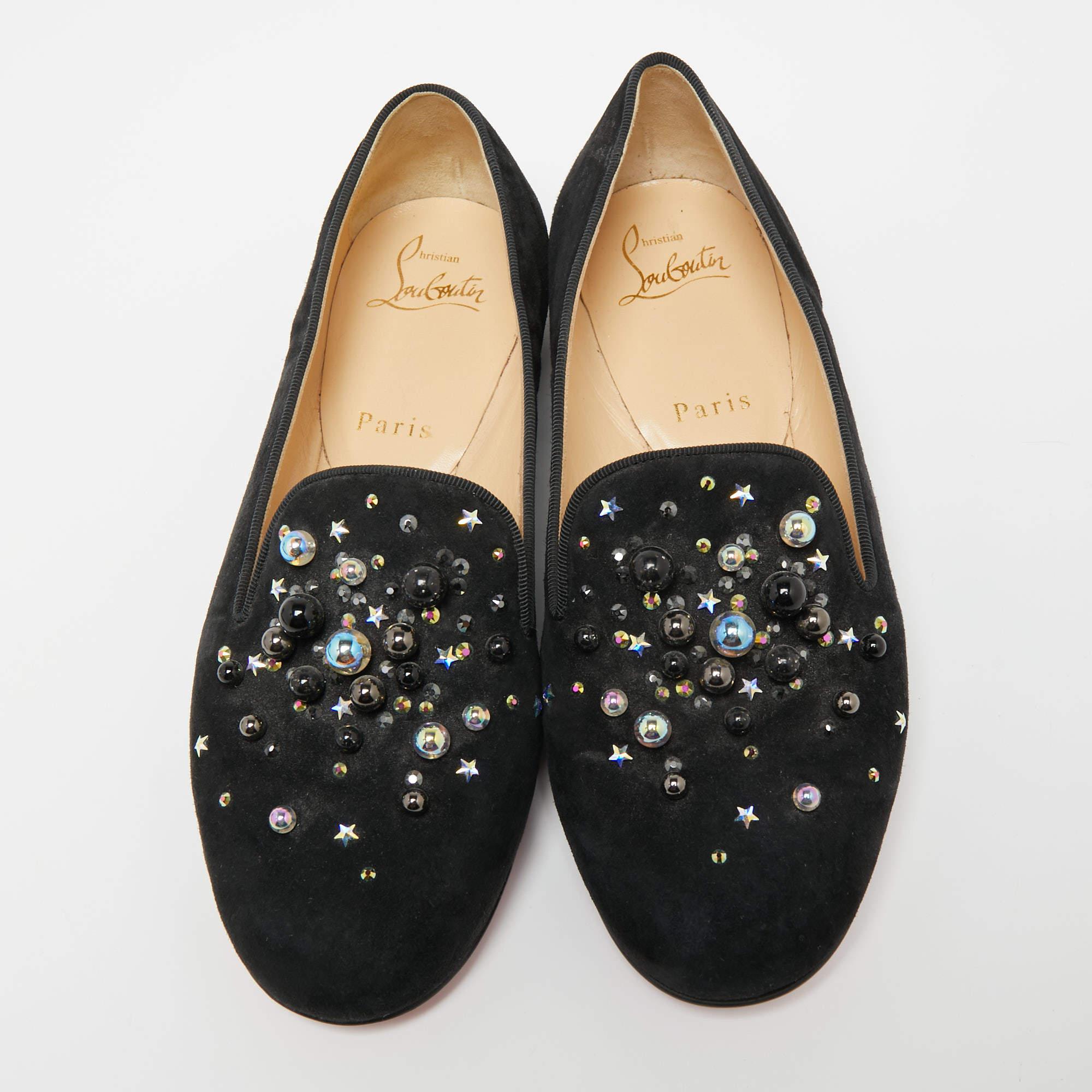 These smoking slippers from the House of Christian Louboutin are here to grant your feet the ultimate comfortable experience. They are crafted from black suede, which is elevated with delicate embellishments. Add these trendy CL slippers to your