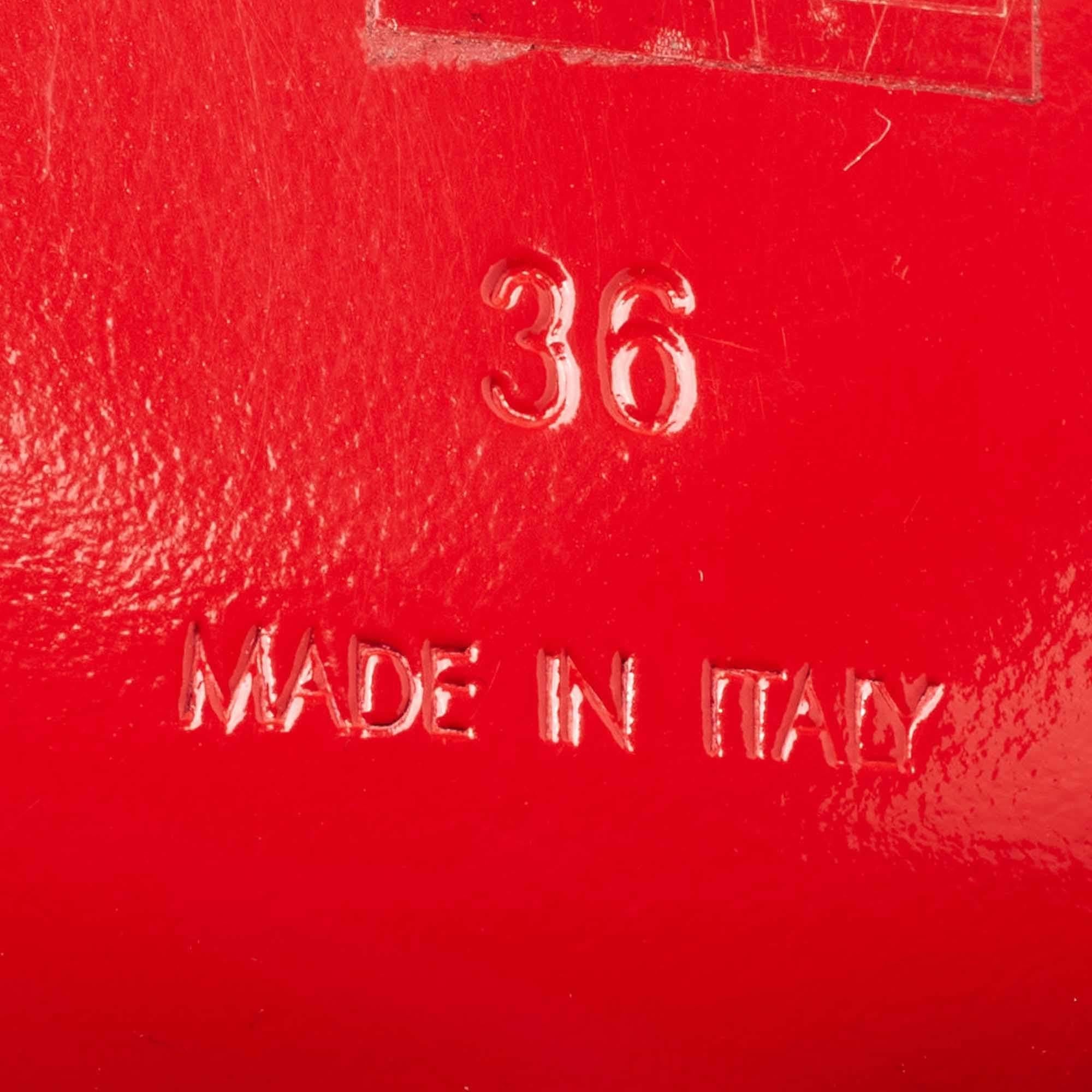 Christian Louboutin - Sandales noires en daim ornées de cristaux à franges en vente 4
