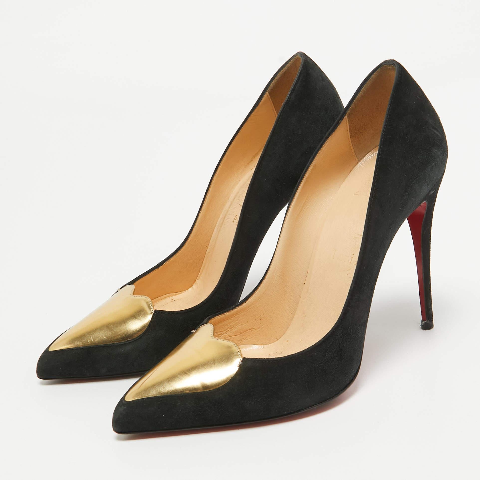 Faites preuve de chic avec ces escarpins de créateur. Ils présentent des talons robustes et des semelles durables, parfaits pour vos sorties à la mode.