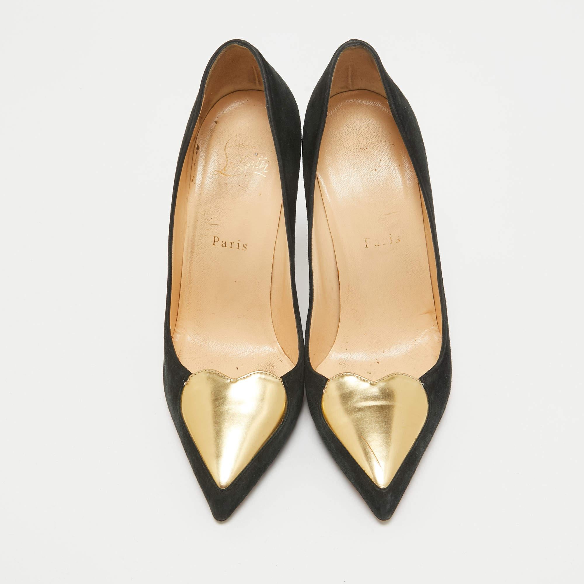 Noir Christian Louboutin Escarpins Doracora en daim noir Taille 37.5 en vente