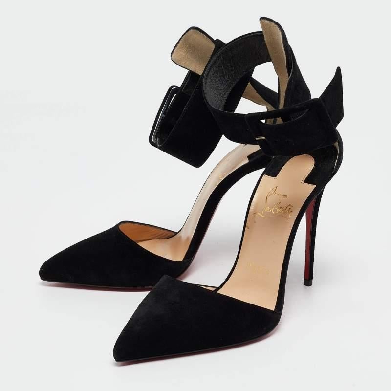 Un flair féminin et un attrait sophistiqué caractérisent ces superbes escarpins Christian Louboutin. Fabriqués à partir de matériaux de qualité, ils ajouteront un charme opulent à votre look et compléteront de nombreux looks que vous souhaiteriez