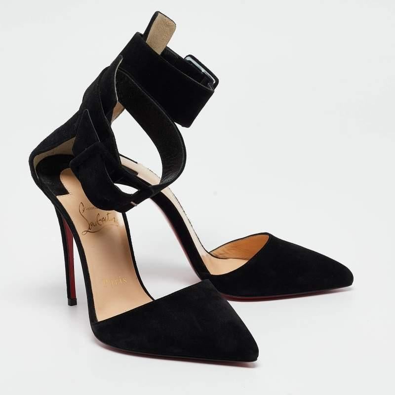 Christian Louboutin Harler, escarpins en daim noir avec bride de cheville, taille 37 Bon état - En vente à Dubai, Al Qouz 2