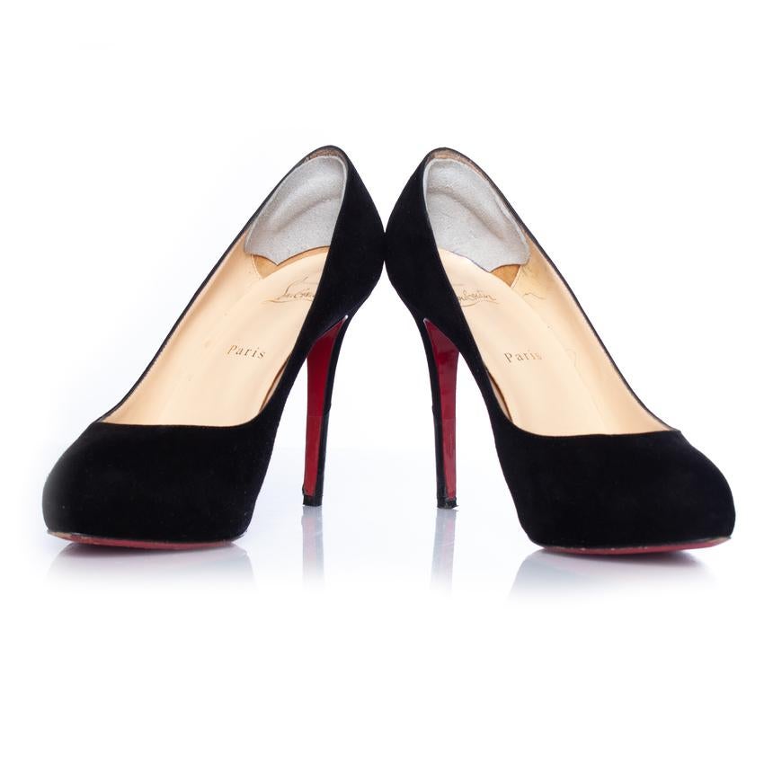 Christian Louboutin, Schwarze versteckte Plateau-Pumps aus Wildleder im Zustand „Hervorragend“ im Angebot in AMSTERDAM, NL