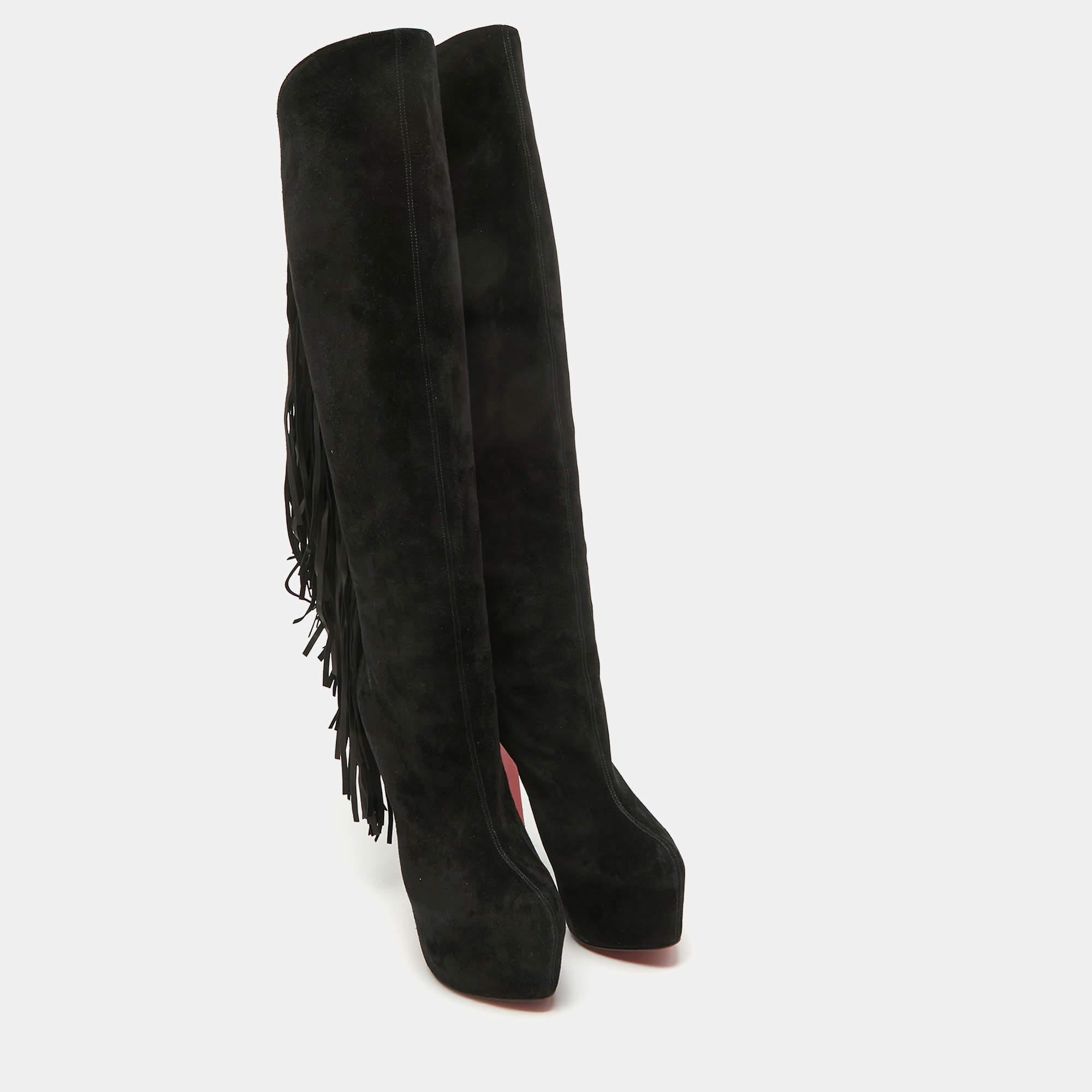 Christian Louboutin Interlopa knielange Stiefel aus schwarzem Wildleder Größe 37.5 im Zustand „Gut“ im Angebot in Dubai, Al Qouz 2