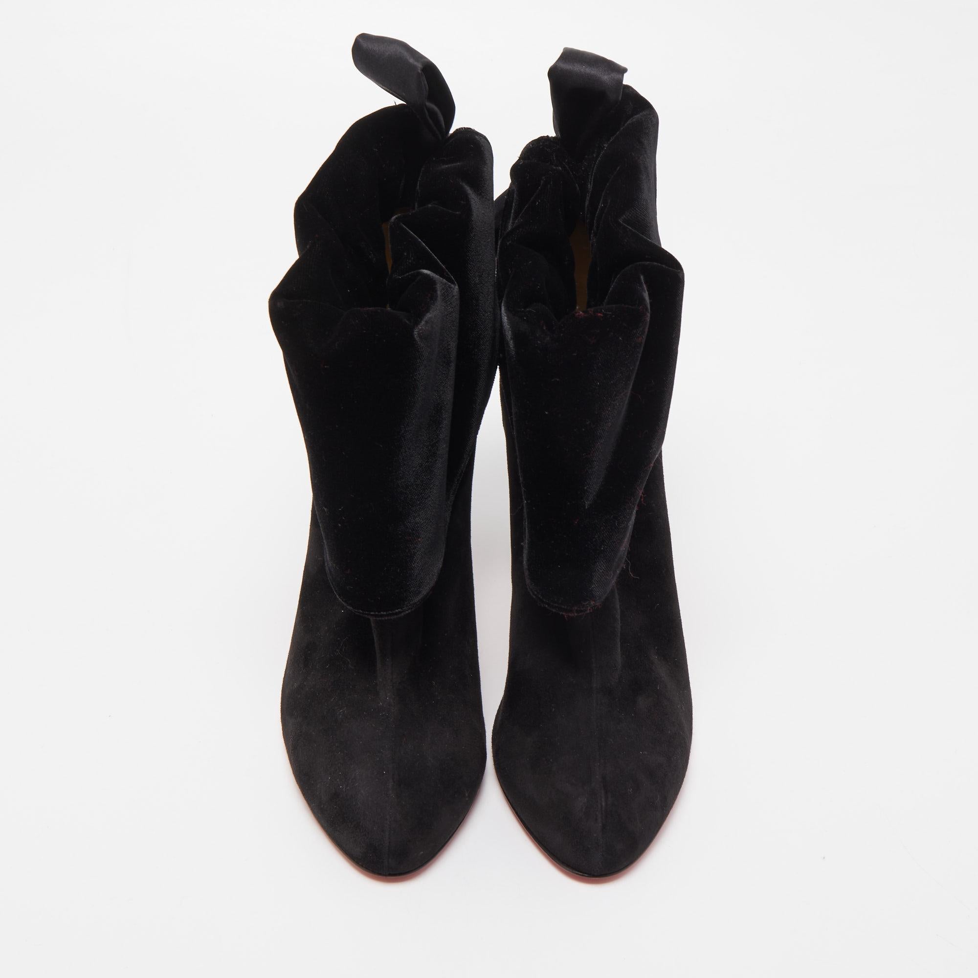 Enjoy the most fashionable days with these stylish booties. Modern in design and craftsmanship, they are fashioned to keep you comfortable and chic!

Includes: Original Dustbag, Original Box, Tips

