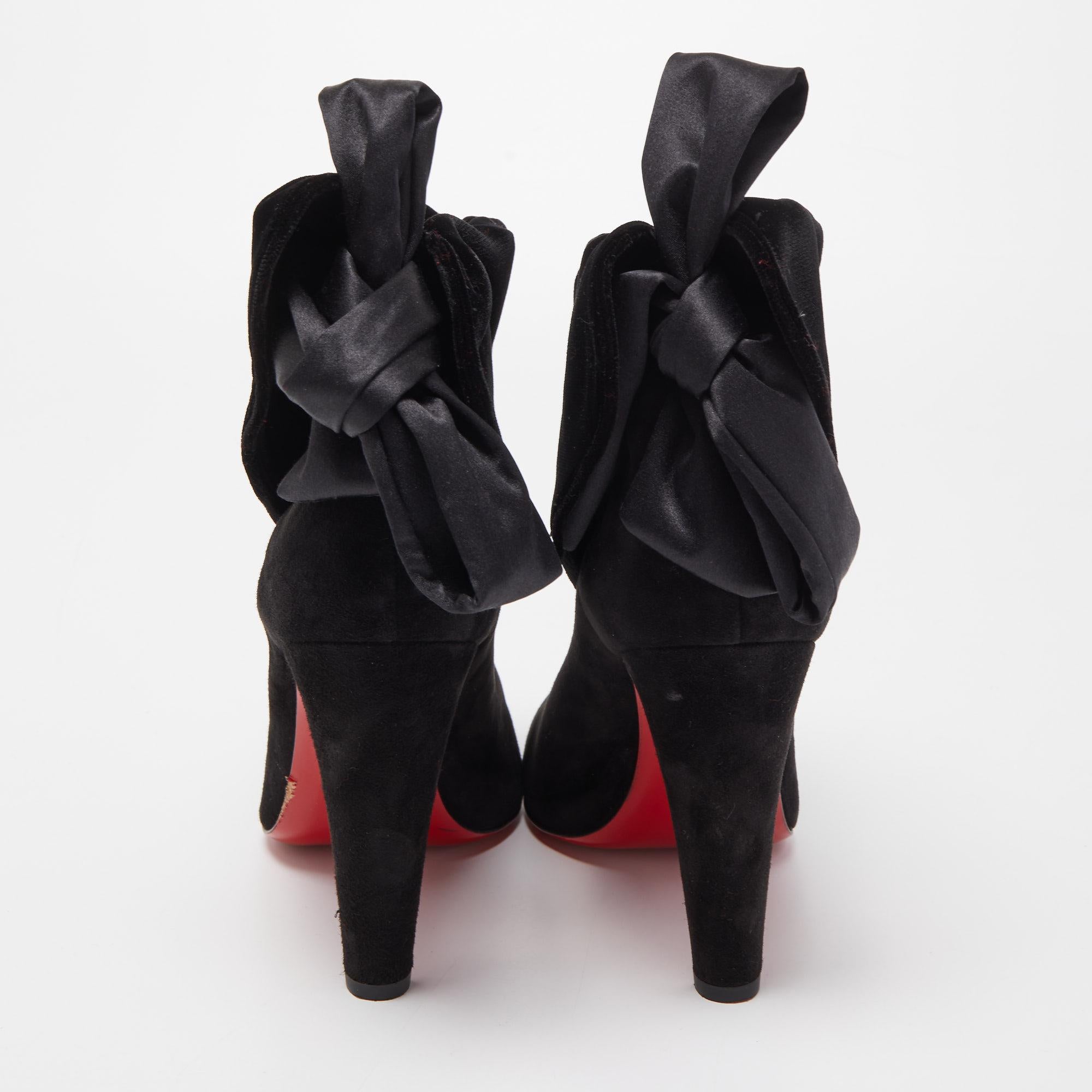 Christian Louboutin Black Suede Kristofa Ankle Booties Size 40.5 In Excellent Condition In Dubai, Al Qouz 2