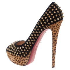 Christian Louboutin Bomba de plataforma de ante negro con pelo de poni de leopardo Lady Peep Spikes