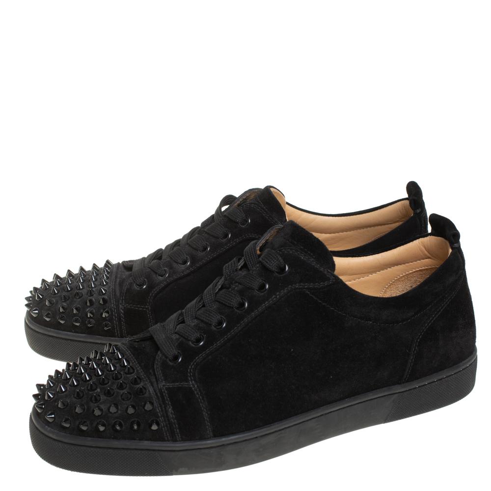 Christian Louboutin Black Suede Louis Junior Spikes Low Top Sneakers Size 43 In Good Condition In Dubai, Al Qouz 2