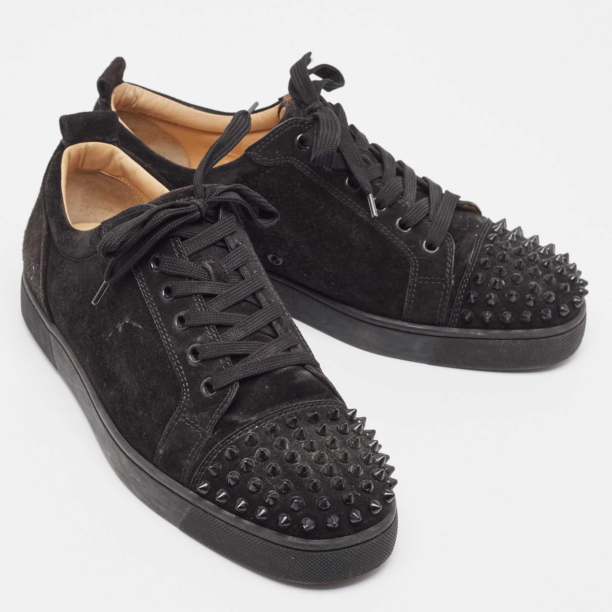 Christian Louboutin Black Suede Louise Spike Low Top Sneakers Size 43 In Fair Condition For Sale In Dubai, Al Qouz 2