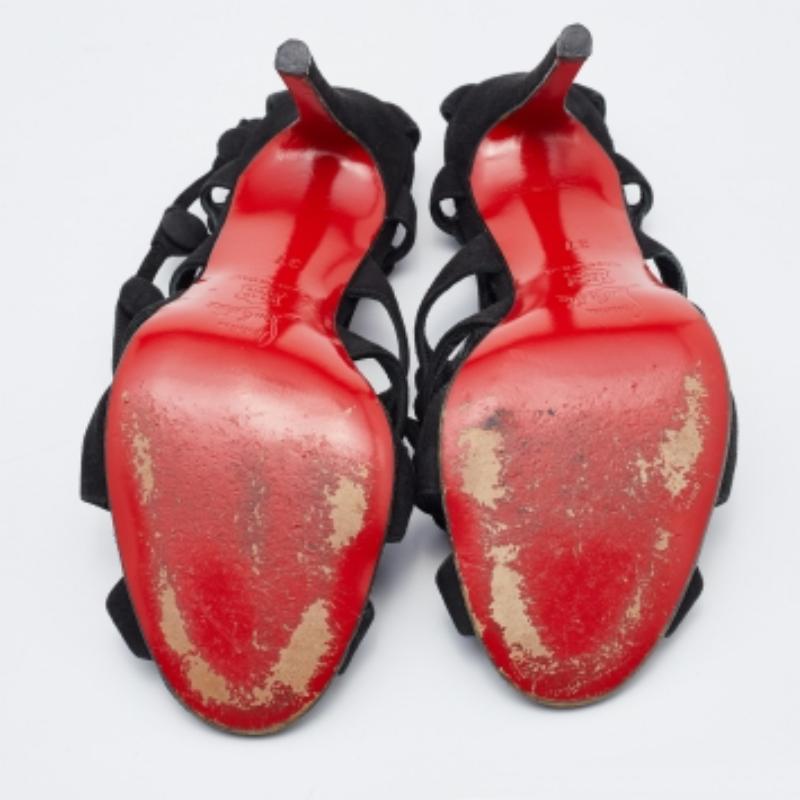 Christian Louboutin Sandali con cinturino alla caviglia in pelle scamosciata nera Neuron Cage Taglia 37 in vendita 2