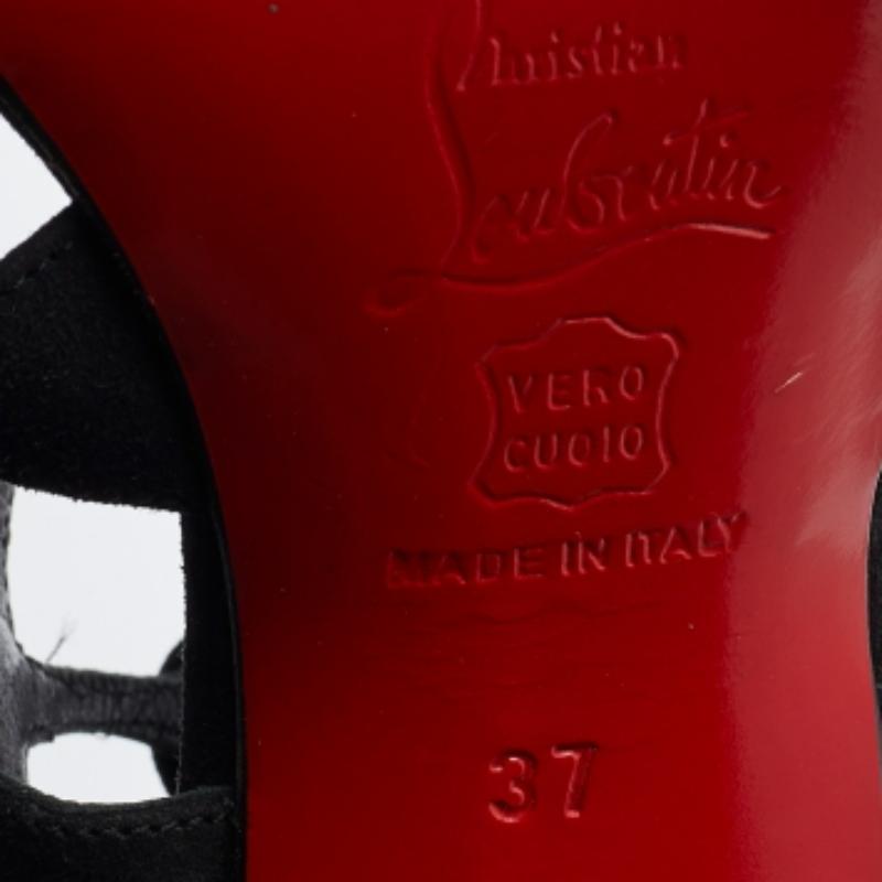 Christian Louboutin Sandali con cinturino alla caviglia in pelle scamosciata nera Neuron Cage Taglia 37 in vendita 3