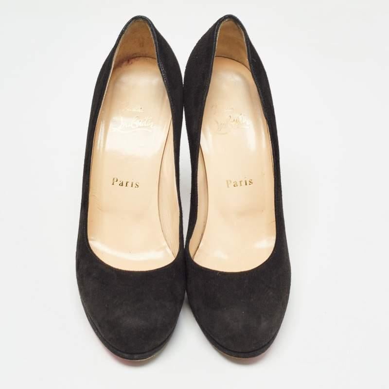 Christian Louboutin Schwarz Wildleder Neu Einfache Pumps Größe 37,5 im Zustand „Relativ gut“ im Angebot in Dubai, Al Qouz 2