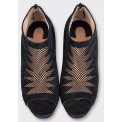 Christian Louboutin Stiefeletten aus schwarzem Wildleder mit offener Spitze, Größe 37