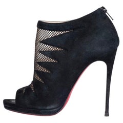 Christian Louboutin Stiefeletten aus schwarzem Wildleder mit offener Spitze, Größe 37
