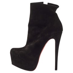 Christian Louboutin Schwarze Wildlederstiefel in Knöchellänge in Plateauform Größe 38
